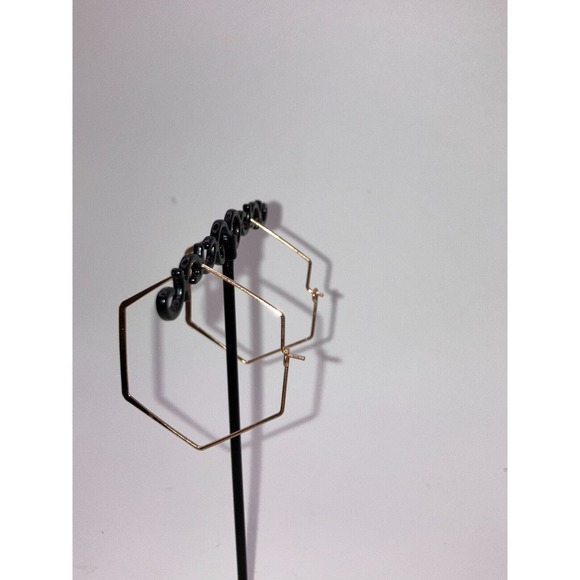 Gold Plated Brass Base Geometric Wire 1.5" Earring! - Picture 4 of 5
